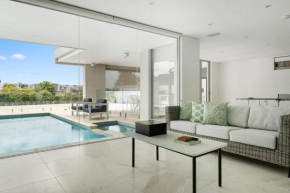 'Starlight' A Slice of the Hollywood Hills in Bexley, Sydney